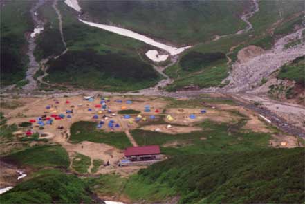 雷鳥沢テント場全景
