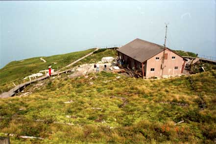 頂上避難小屋