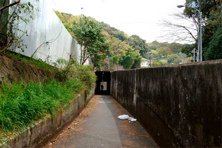 歩道トンネル