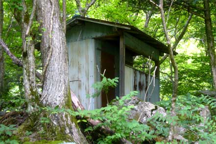 ウソッコ沢小屋トイレ