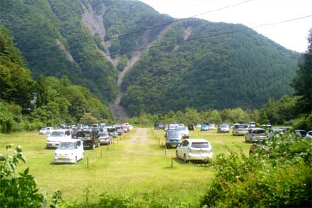 畑薙第一ダム夏期臨時駐車場