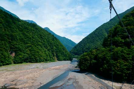 畑薙大吊橋から