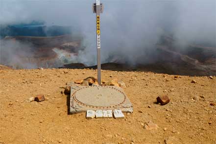 雌阿寒岳頂上