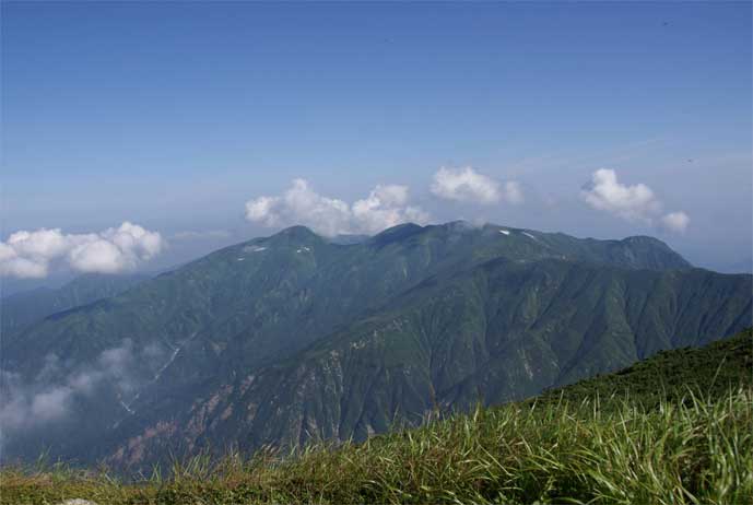 北股岳、梅花皮岳方向