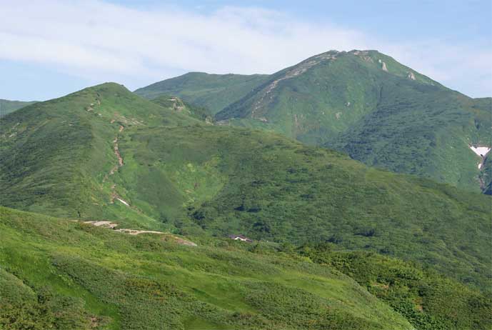 切合小屋、草履塚、飯豊山