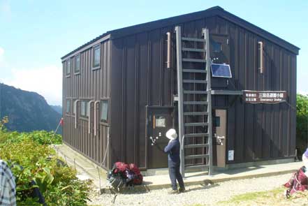 三国岳避難小屋