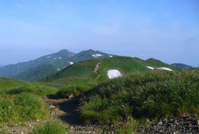 北股岳、梅花皮岳方向