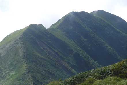 牛首山、櫛ガ峰方向