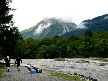 焼岳と梓川