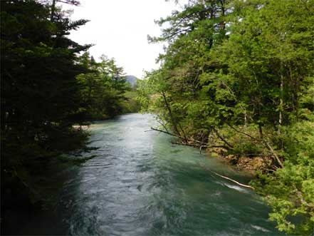 焼岳と梓川