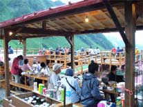 涸沢ヒュッテのテラス