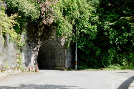 トンネル