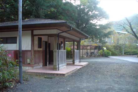 梅ヶ谷駅裏駐車場