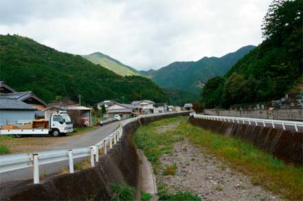 ツヅラト峠方向