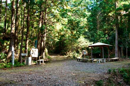 荷坂峠登り口