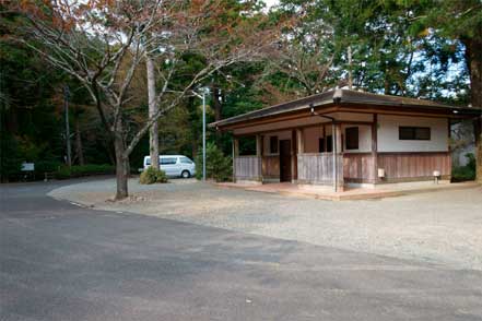 梅ヶ谷駅裏駐車場