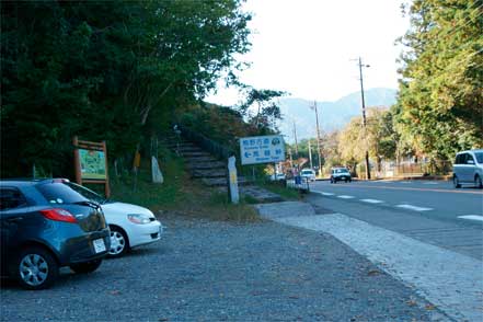 馬越峠道登り口