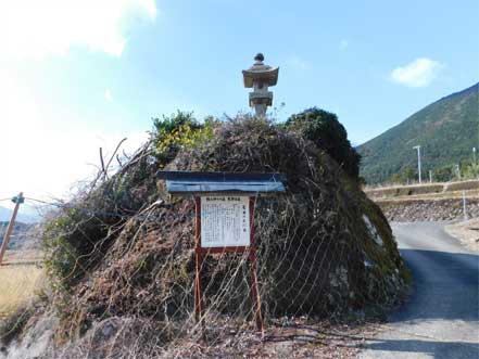 亀島の石灯籠