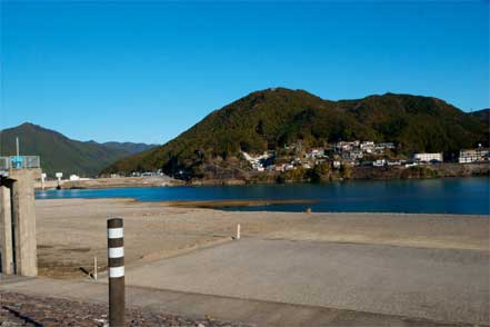 河川敷駐車場