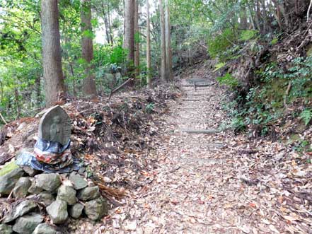 舟形丁石　二十三丁