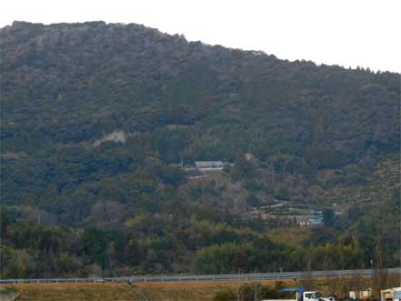 山の中腹に清瀧寺