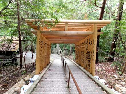 木の鳥居