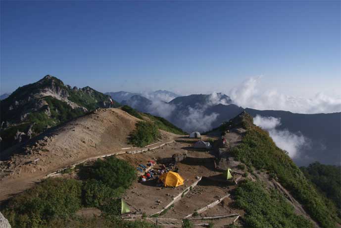 燕岳、テント場