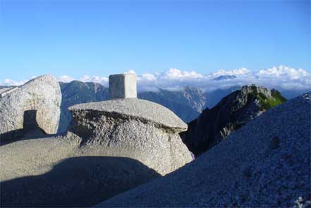 燕岳頂上