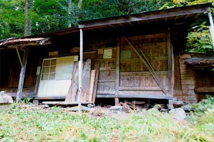 岩魚留小屋