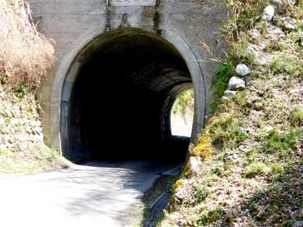 トンネル